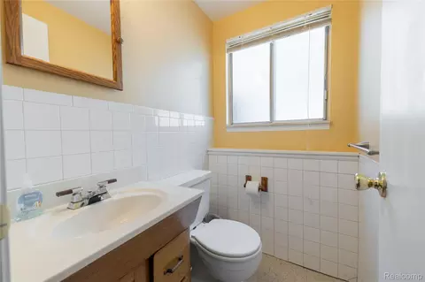 Bath - 569 Hendrickson Blvd, Clawson, MI 48017 photo 3 of 3