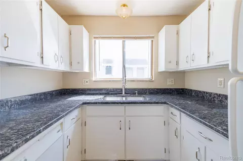 Kitchen - 569 Hendrickson Blvd, Clawson, MI 48017 photo 2 of 3