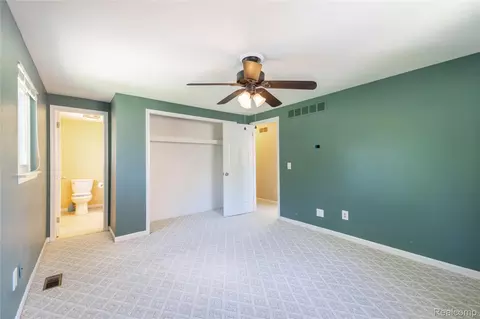 Bedroom - 569 Hendrickson Blvd, Clawson, MI 48017 photo 2 of 5
