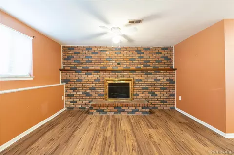 Living - 569 Hendrickson Blvd, Clawson, MI 48017 photo 6 of 8