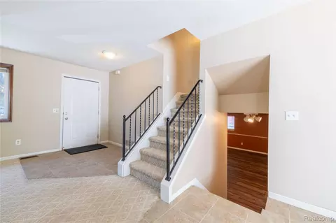 Entry Way - 569 Hendrickson Blvd, Clawson, MI 48017 photo 2 of 2