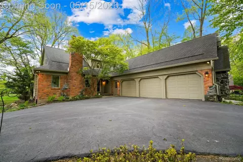 21734 Beauford Ln, Northville, MI 48167