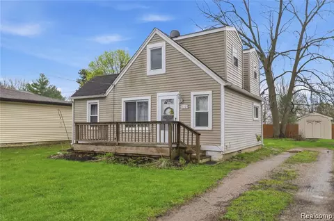2164 Savoy Ave, Burton, MI 48529