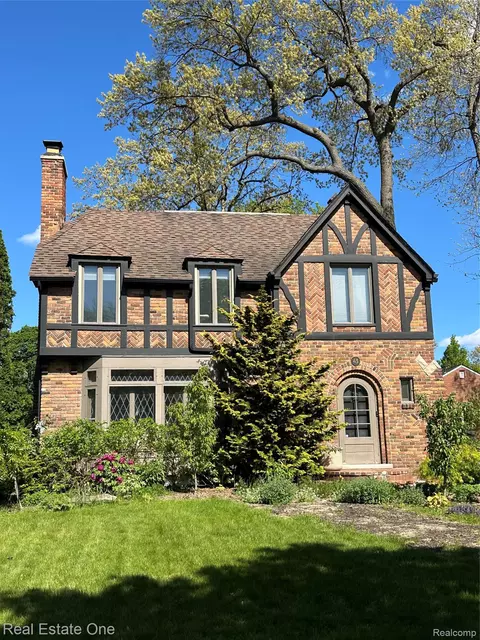 43 Oakdale Blvd, Pleasant Ridge, MI 48069