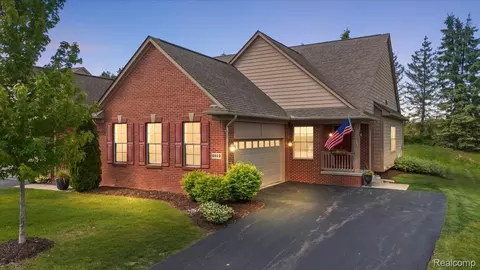6912 Stonewood Pl #44, Independence, MI 48346