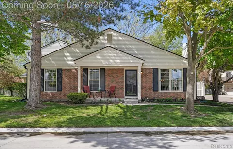 1501 Dover Hl N, Walled Lake, MI 48390