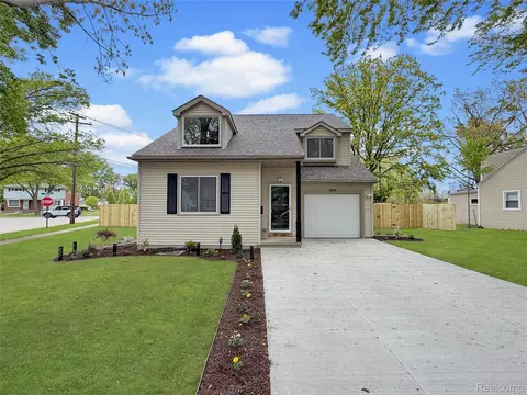 20505 Ridgemont Rd, Harper Woods, MI 48225