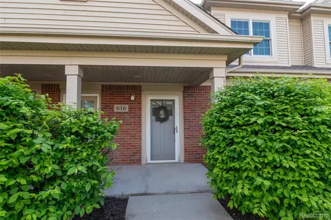 616 Superior Blvd, Wyandotte, MI 48192