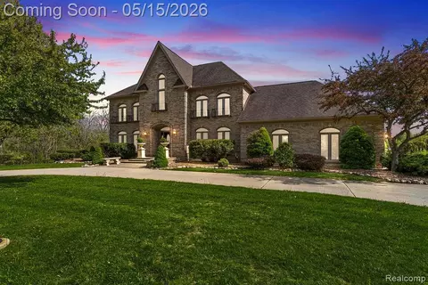 7374 Fox Hill Ln, Northville, MI 48168