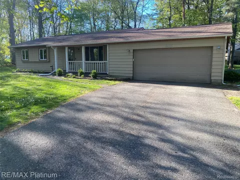 2482 Livernois Dr, Oceola, MI 48843