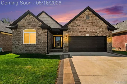 15330 Eton Pointe Dr, Clinton Township, MI 48035