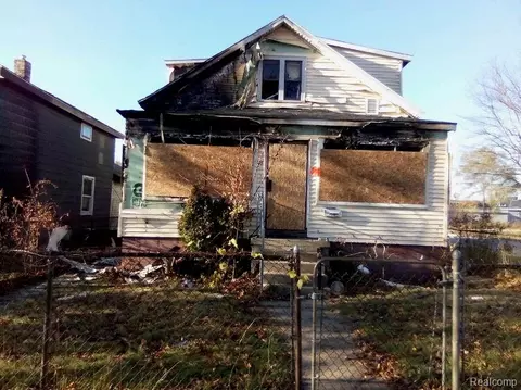 46 E Walton Ave, Muskegon, MI 49442