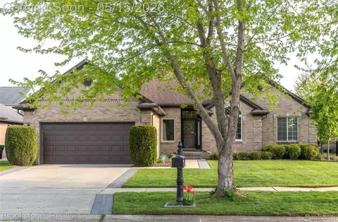 21340 Bunker Dr, Macomb, MI 48042