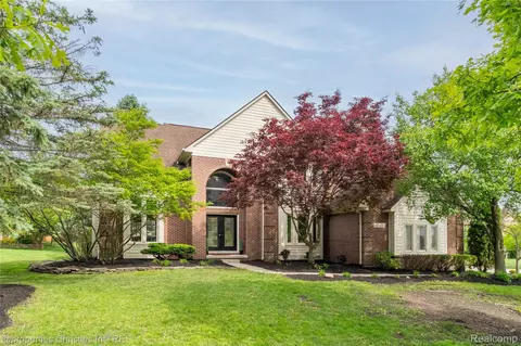 22452 Fuller Dr, Novi, MI 48374