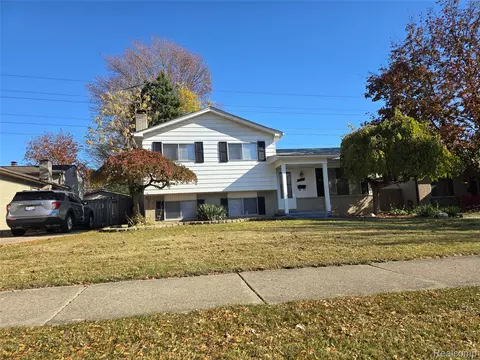 33828 Stonewood Dr, Sterling Heights, MI 48312