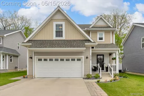 515 S Winding Dr, Waterford, MI 48328