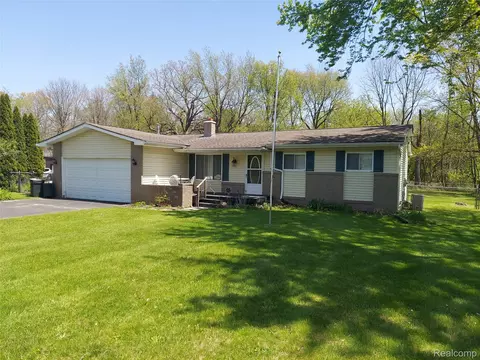 9680 Bloomhill Dr, Rose, MI 48442