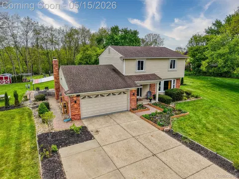 29211 Geraldine Ct, Farmington Hills, MI 48336