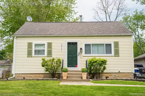 4070 Lanette Dr, Waterford, MI 48328
