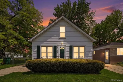 23164 Donald Ave, Eastpointe, MI 48021
