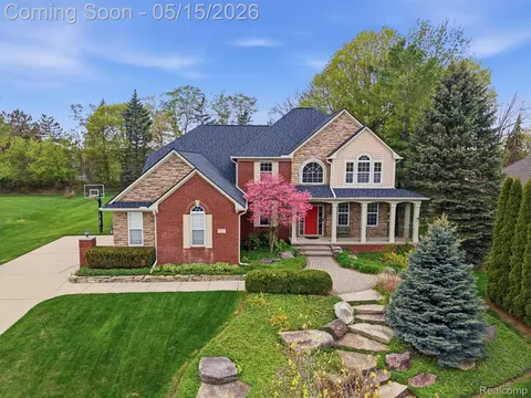 6910 Oakhurst Ridge Rd, Independence, MI 48348