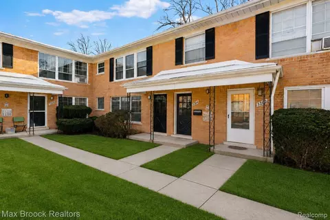 3206 Shenandoah Dr #2, Royal Oak, MI 48073