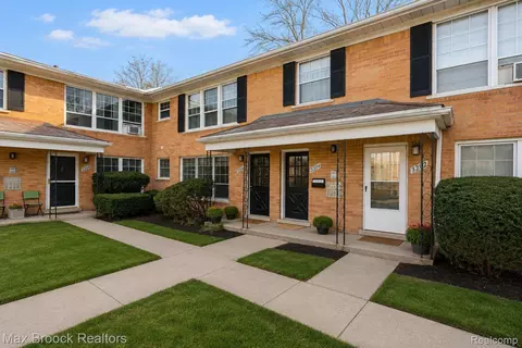3206 Shenandoah Dr #2, Royal Oak, MI 48073