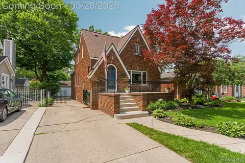 9833 Ingram St, Livonia, MI 48150