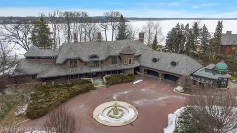 4740 Dow Ridge Rd, Orchard Lake Village, MI 48324