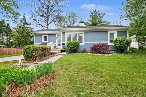 425 Cabinet St, Milford, MI 48381