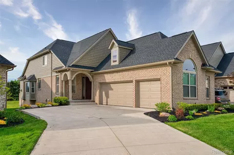 8250 Stoney Creek Dr, Green Oak, MI 48178