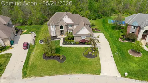 3772 Fawn Dr, Oakland, MI 48306
