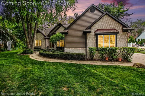 57224 Hidden Timbers Dr, Lyon, MI 48178