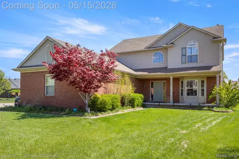 30537 Linden Ct, Flat Rock, MI 48134