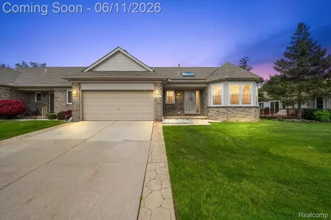 41034 Greenspire Dr, Clinton Township, MI 48038