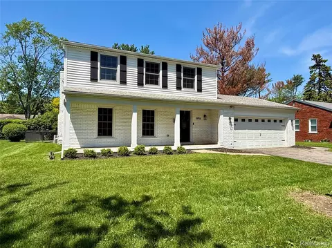 16956 Lauderdale Ave, Beverly Hills, MI 48025
