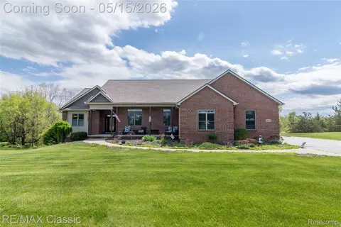 4144 Meadow Hills Dr, Pinckney, MI 48169