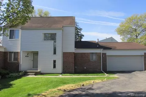 5317 Fairway Ln, West Bloomfield, MI 48323