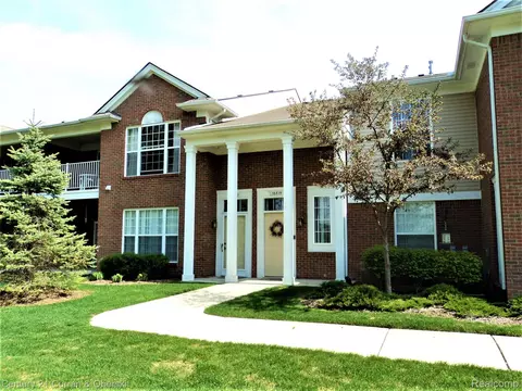 16815 Dover Dr #146, Northville, MI 48168