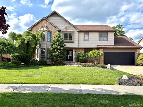 34650 Fairfax Dr, Livonia, MI 48152