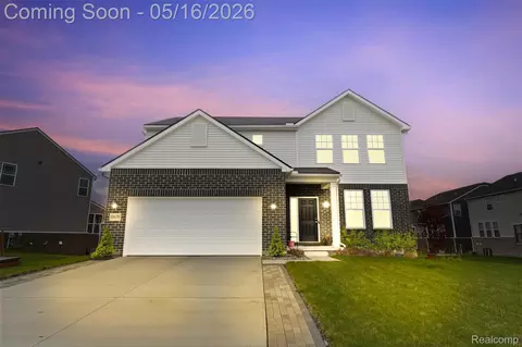58679 Falabella Dr, Lyon, MI 48178