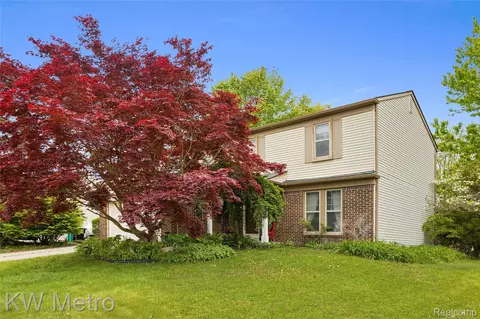 35088 Bunker Hill Dr, Farmington Hills, MI 48331