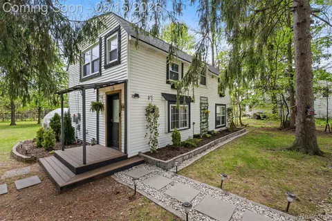 2472 Tackles Dr, White Lake, MI 48386