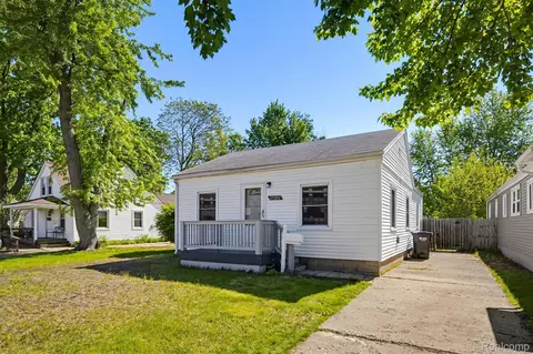 27320 Hampden St, Madison Heights, MI 48071