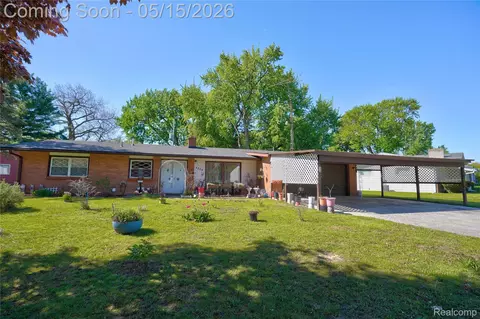 4202 Greenbrook Ln, Flint, MI 48507