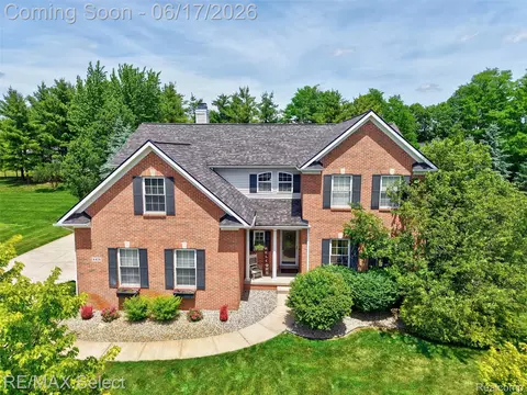 4478 Wood Duck Ct, Fenton, MI 48451