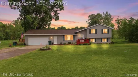 4495 Groveland Rd, Groveland, MI 48462