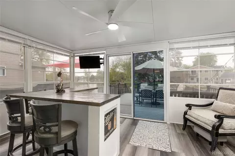 9474 Thames Blvd, White Lake, MI 48386
