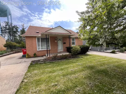 762 Miller Ave, Rochester, MI 48307