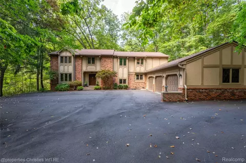 1100 Bretton Ln, Bloomfield Hills, MI 48304